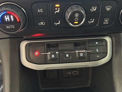 Used 2023 GMC Acadia SLE w/ Driver Convenience Package image 13