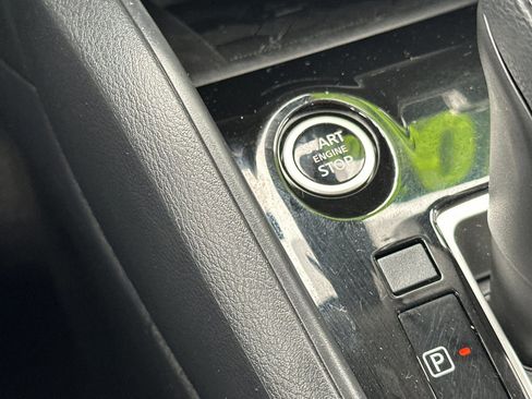 Used 2025 Nissan Versa SV image 21