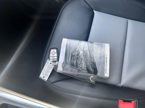 Used 2022 Ford Explorer XLT w/ Equipment Group 202A image 35