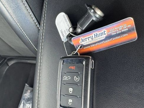 Used 2023 Jeep Grand Cherokee Altitude RWD image 3