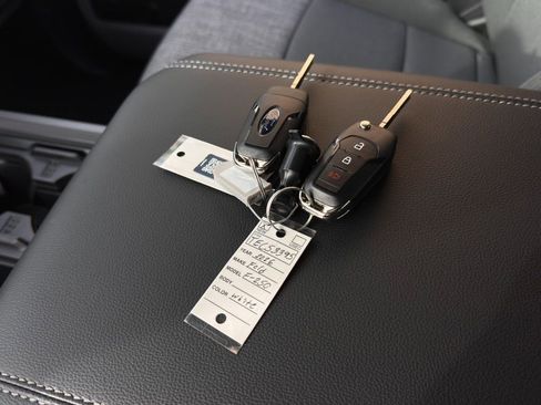 New 2026 Ford F250 XLT w/ FX4 Off-Road Package image 73