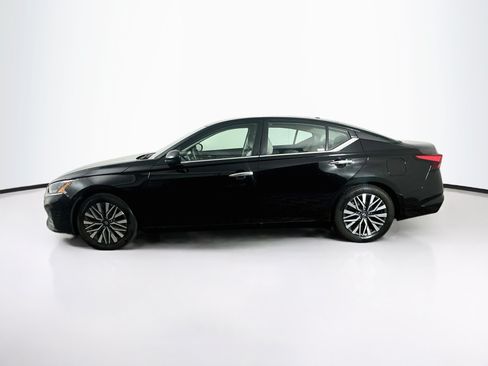 Used 2025 Nissan Altima 2.5 SV FWD image 4