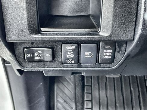 Used 2018 Toyota Tacoma TRD Sport image 14