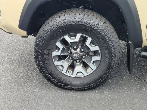 Used 2019 Toyota Tacoma TRD Off-Road AWD/4WD image 28