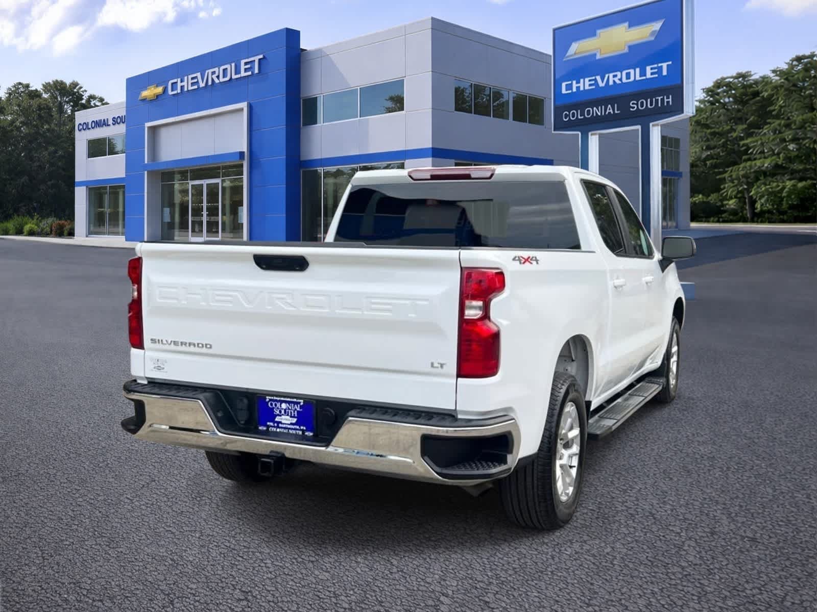 Used 2023 Chevrolet Silverado 1500 LT AWD/4WD image 6