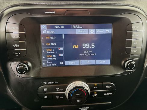 Used 2018 Kia Soul + FWD image 17