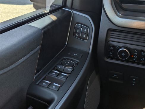 Used 2025 Ford F250 Lariat w/ Lariat Ultimate Package image 47