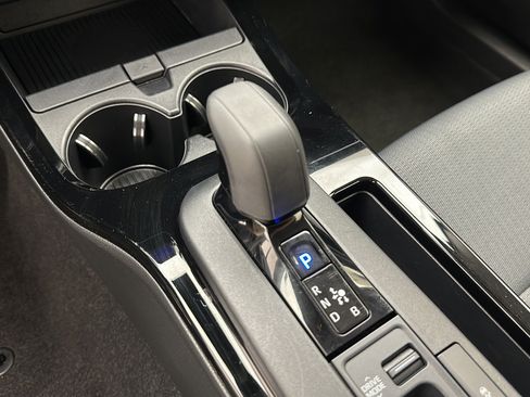 Used 2025 Toyota Prius LE FWD image 18