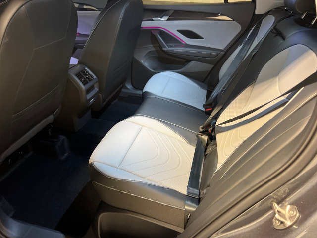 Certified 2025 Volkswagen Tiguan SE FWD image 17