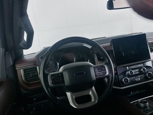 Used 2024 Ford Expedition Limited image 18