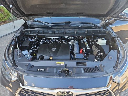 Used 2021 Toyota Highlander XLE image 28