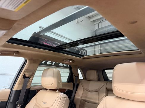 Used 2018 Cadillac XT5 Platinum w/ Driver Assist Package image 28