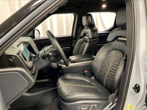 Used 2022 Rivian R1T Adventure image 10