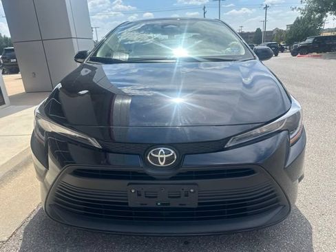 Used 2025 Toyota Corolla LE FWD image 2