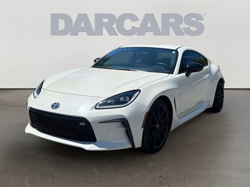 Used 2024 Toyota GR86 Premium RWD image 3
