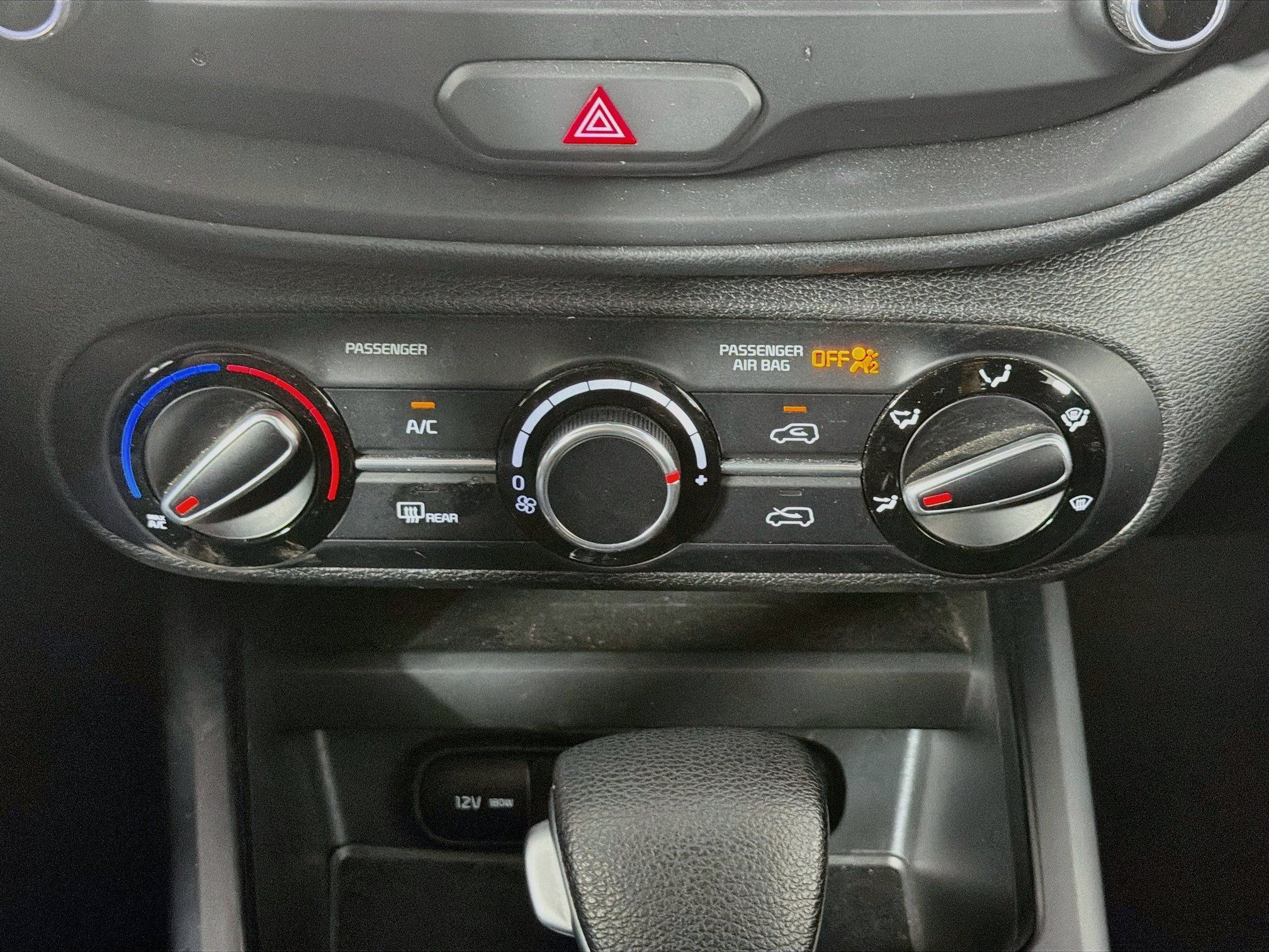 Used 2025 Kia Soul LX w/ LX Technology Package FWD image 24