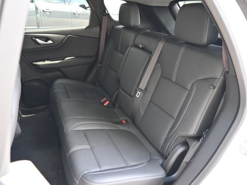 Used 2024 Chevrolet Blazer LT w/ Midnight/Sport Edition FWD image 31