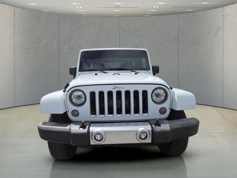 Used 2017 Jeep Wrangler Unlimited Sahara w/ Max Tow Package AWD/4WD image 8