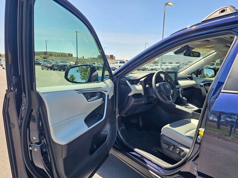 Used 2021 Toyota RAV4 XLE w/ Convenience Package AWD/4WD image 18