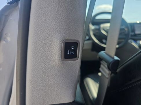 Used 2024 Chrysler Pacifica Touring-L FWD image 29