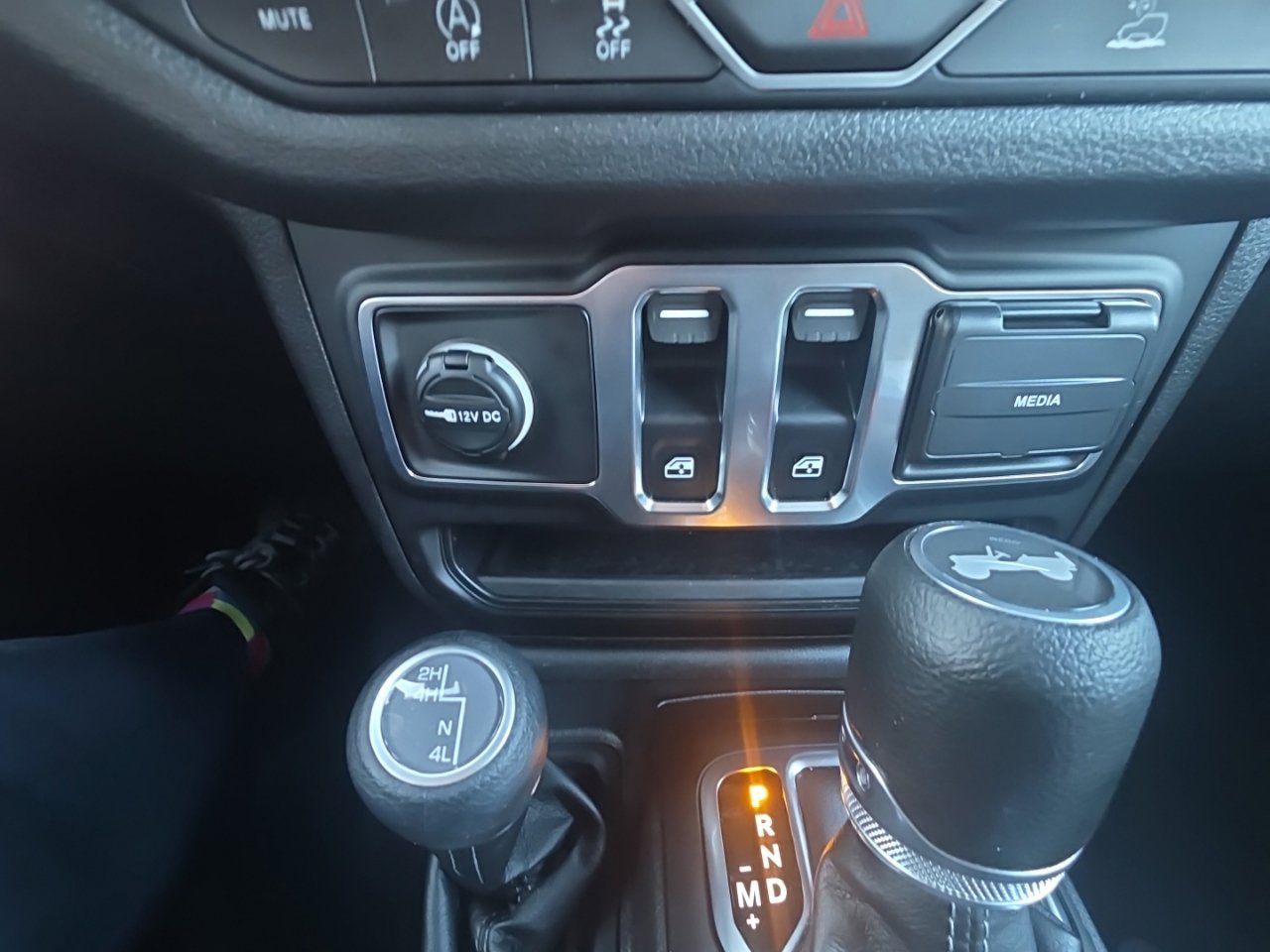 Used 2025 Jeep Wrangler Sport AWD/4WD image 34