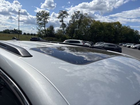 New 2025 Jeep Grand Cherokee Laredo X w/ Luxury Tech Group I image 9