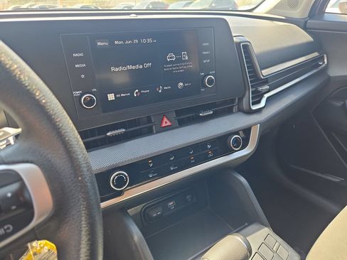 Used 2025 Kia Sportage LX FWD image 16