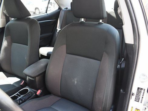Used 2019 Toyota Corolla LE FWD image 17