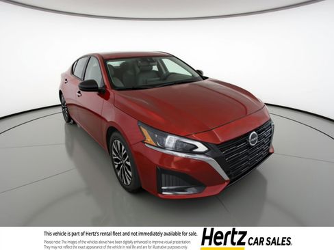Used 2025 Nissan Altima 2.5 SV image 1