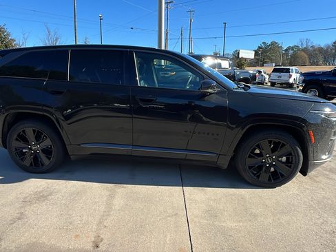 Used 2024 Jeep Wagoneer Launch Edition image 7