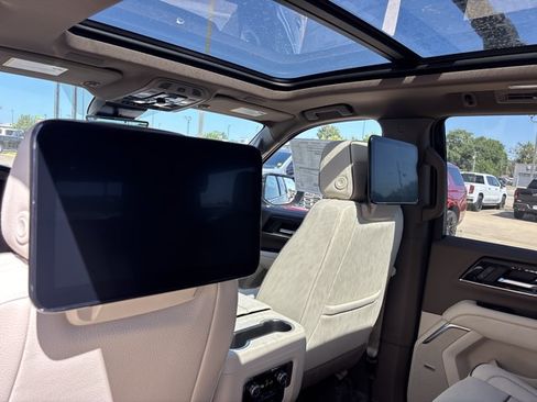 New 2026 GMC Yukon Denali w/ Denali Reserve Package AWD/4WD image 21