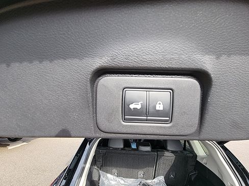 Used 2022 Nissan Rogue SL w/ SL Premium Package image 34