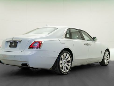 Certified 2022 Rolls-Royce Ghost image 3