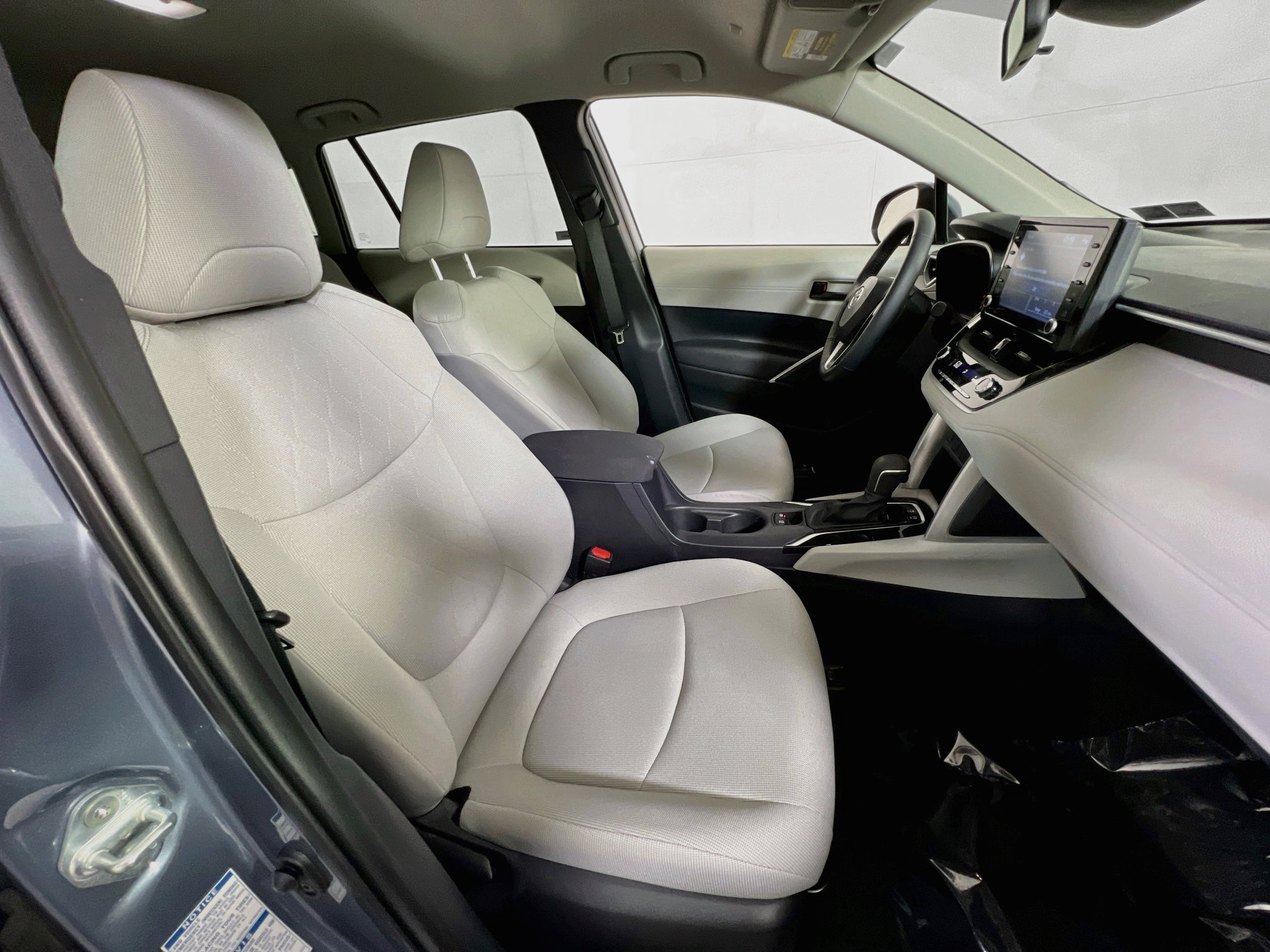 Used 2022 Toyota Corolla Cross LE AWD/4WD image 25