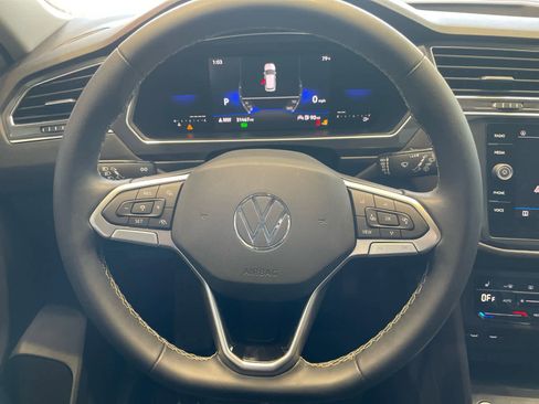Used 2023 Volkswagen Tiguan SE image 12