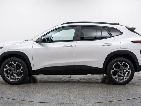 Used 2025 Chevrolet Trax LT FWD image 5