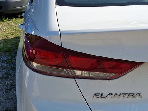Used 2017 Hyundai Elantra SE FWD image 9