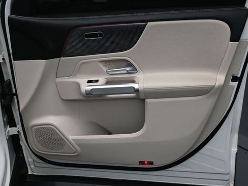 Used 2022 Mercedes-Benz GLB 250 GLB 250 image 34