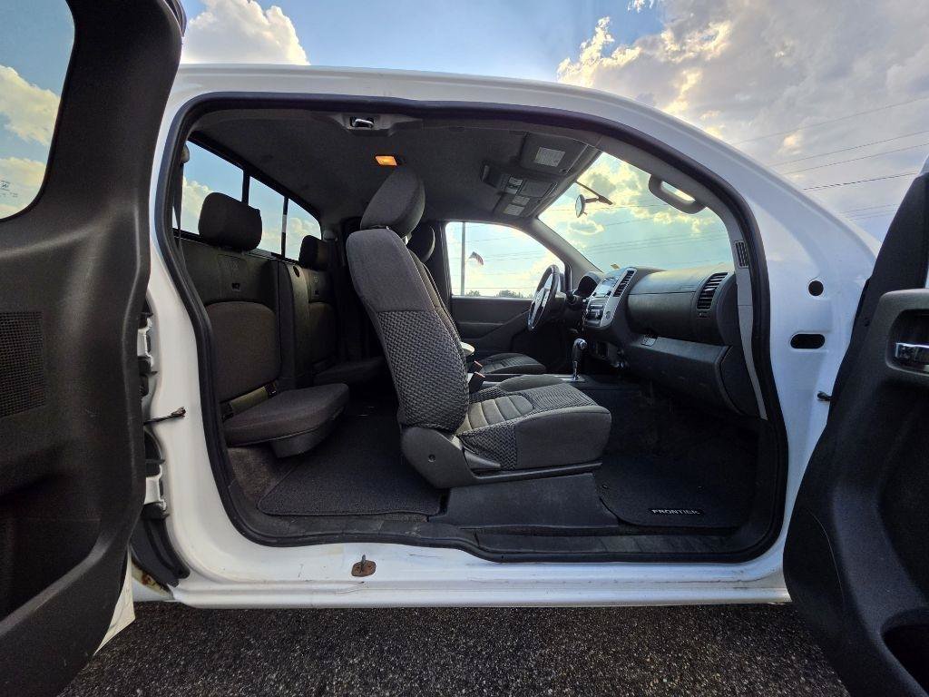 Used 2018 Nissan Frontier SV RWD image 19