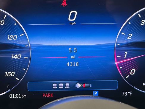 Used 2025 Mercedes-Benz GLC 300 image 29