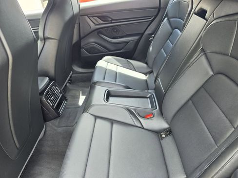 Used 2022 Porsche Taycan image 11