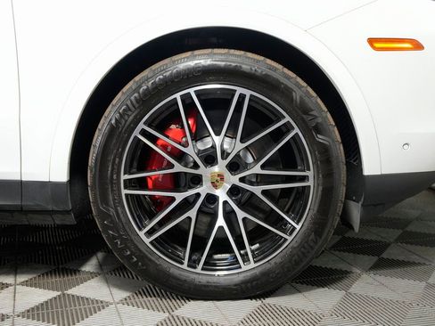 Certified 2024 Porsche Cayenne S w/ Premium Package Plus image 43