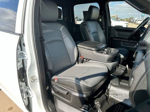 Used 2024 RAM 2500 Tradesman w/ Chrome Appearance Group image 22