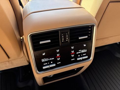 Used 2021 Porsche Cayenne AWD/4WD image 19
