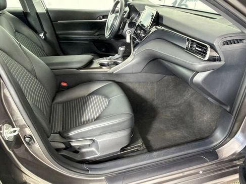 Used 2024 Toyota Camry SE image 13