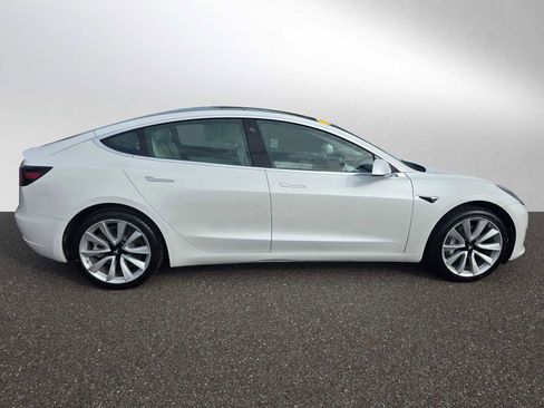 Used 2020 Tesla Model 3 Standard Range image 2