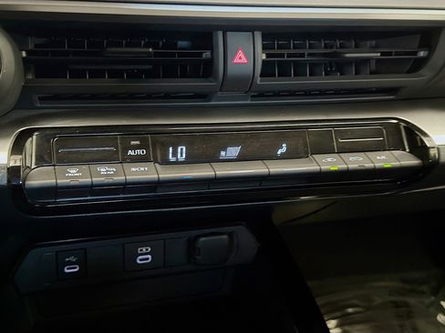 Used 2023 Toyota Prius LE image 10