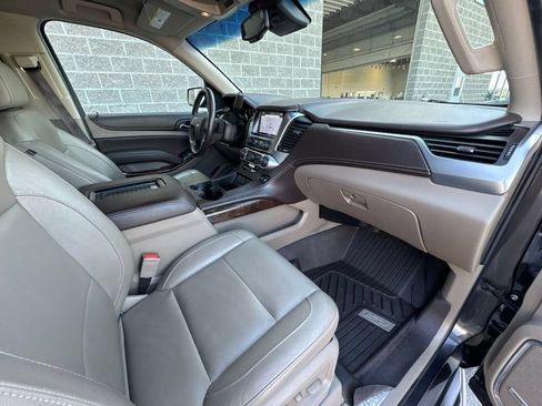 Used 2017 Chevrolet Tahoe LT w/ Luxury Package AWD/4WD image 40