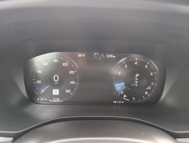 Used 2019 Volvo XC60 T6 Momentum w/ Multimedia Package AWD/4WD image 22