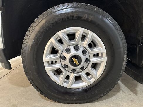 Used 2024 Chevrolet Silverado 2500 LT w/ Convenience Package image 33